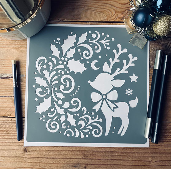 Pochoir Adhésif 20 x 20 cm Couronne de Noël Houx & Petit Renne