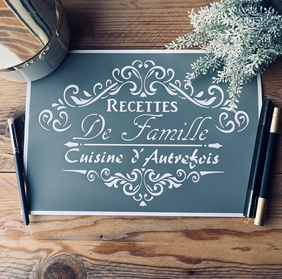 Pochoir Adhésif Style Cuisine en PVC, Motif Recettes de Famille, 30 x 20 cm