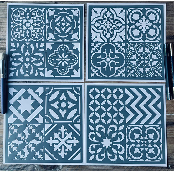 Pochoirs Adhésifs PVC, Motifs Faïences, Style Carrelage, Carreaux de Ciment, 4 Pochoirs de 21,5 x 21,5 cm.